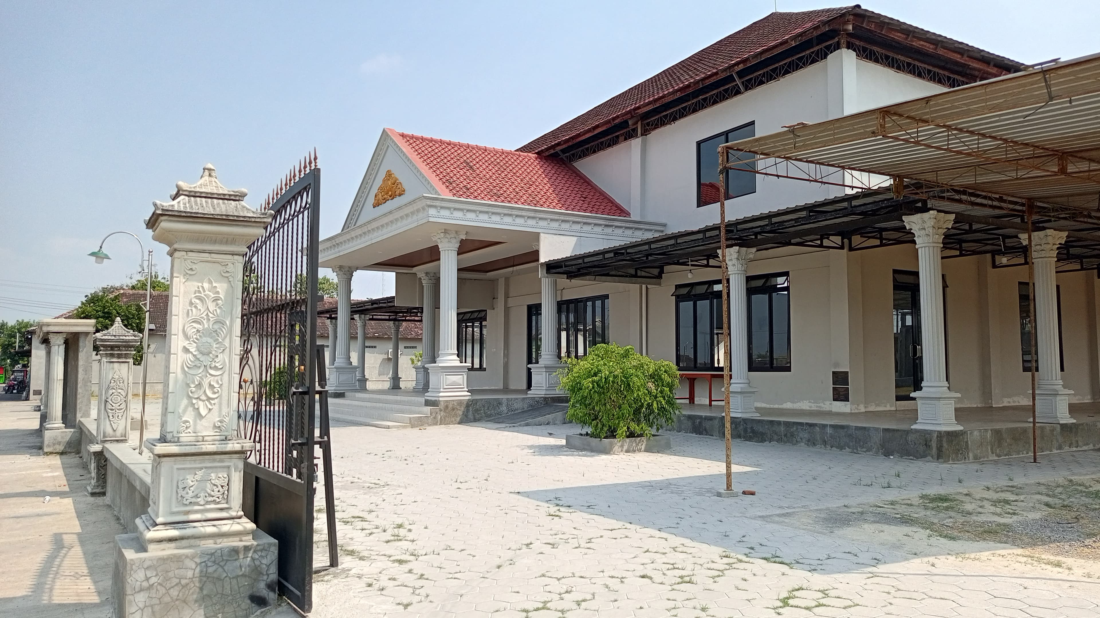 Gedung Serba Guna (800 orang)